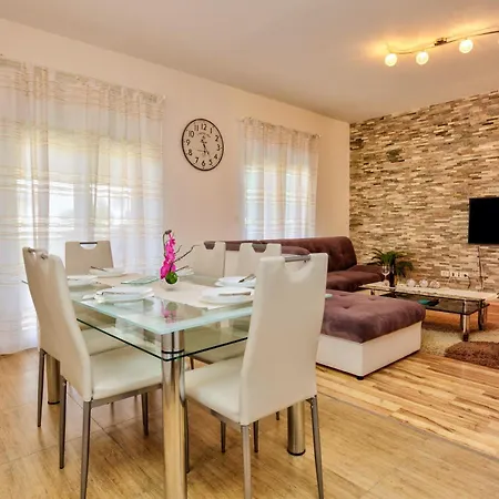 Krizan Apartament Pula